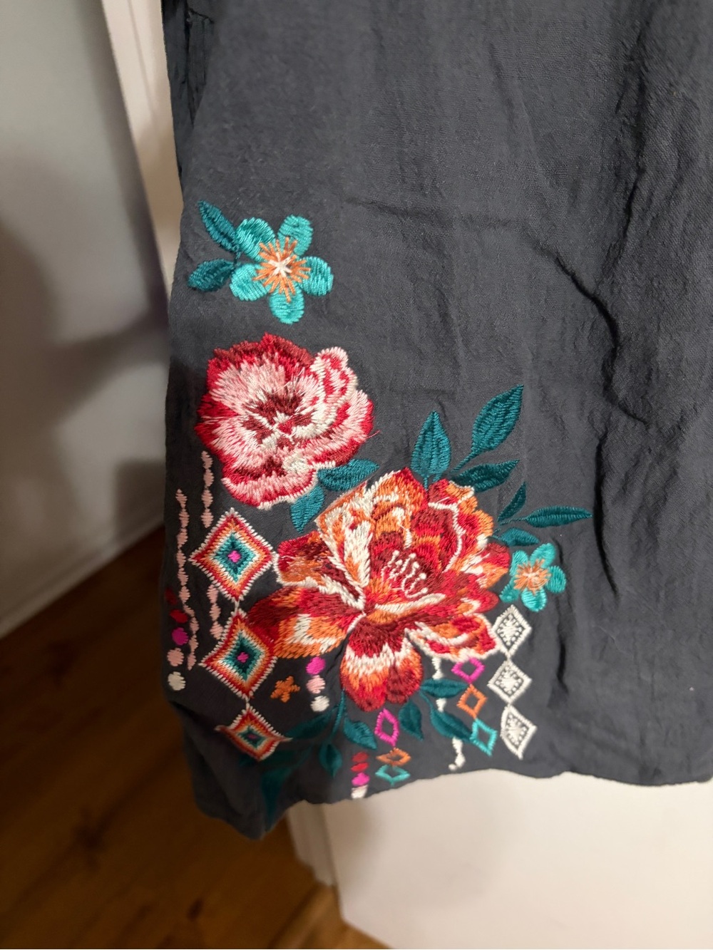 💜 2X Savanna Jane Charcoal Floral Embroidered Boho Blouse with Pink and Teal - Picture 9 of 11